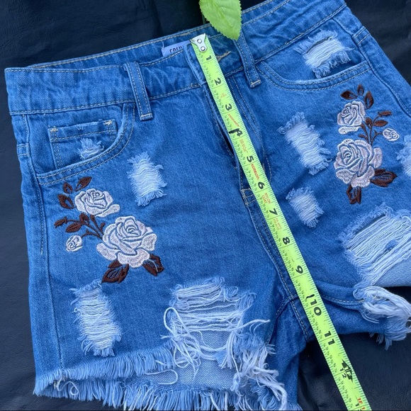 Fashion Nova Denim Distressed Shorts Floral Size S
Color blue - Picture 6 of 7